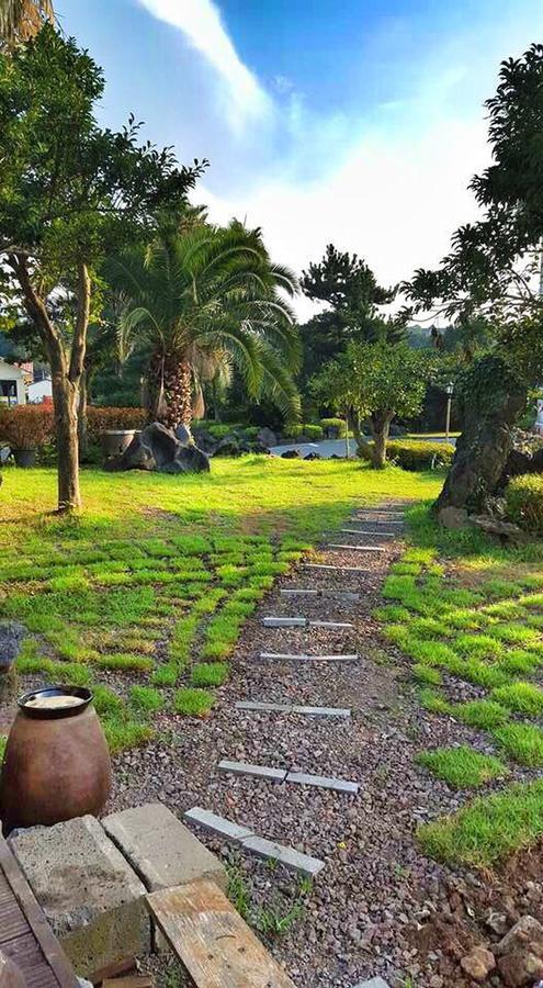 Jeju Land Pension Согвіпо Екстер'єр фото